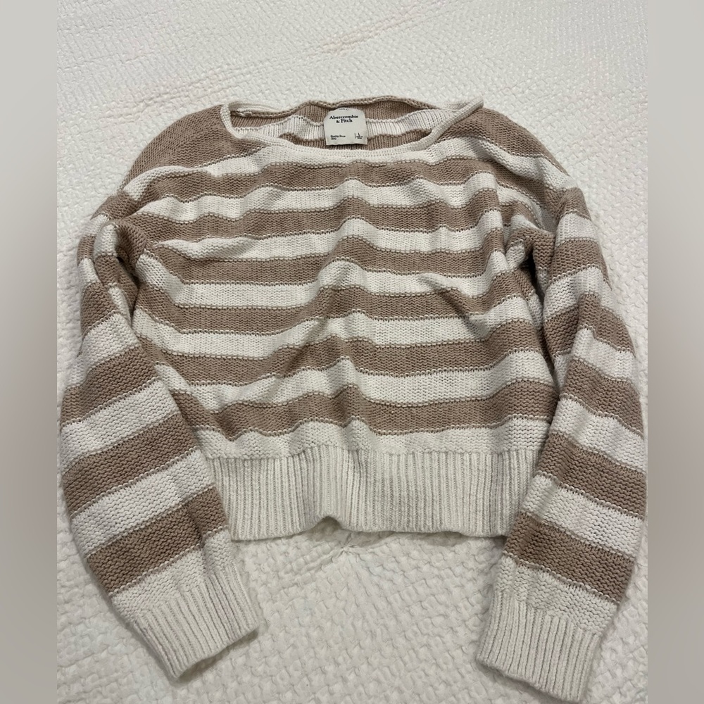 Abercrombie & Fitch Tan and white light to medium weight sweater